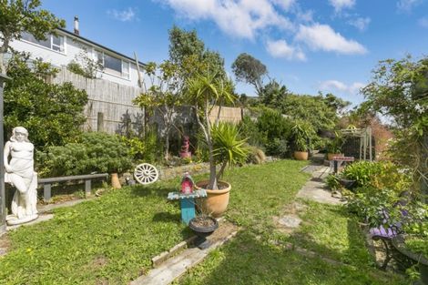 Photo of property in 13 Paparangi Crescent, Paparangi, Wellington, 6037