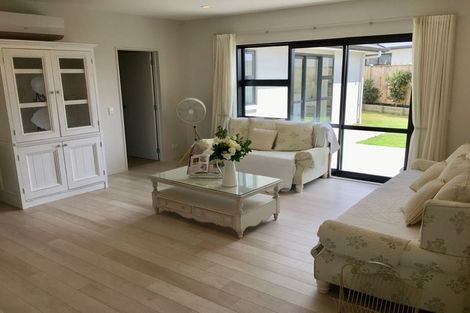 Photo of property in 1 Breton Road, Karaka, Papakura, 2113