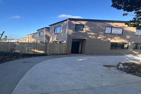 Photo of property in 8 Kaponga Crescent, New Lynn, Auckland, 0600