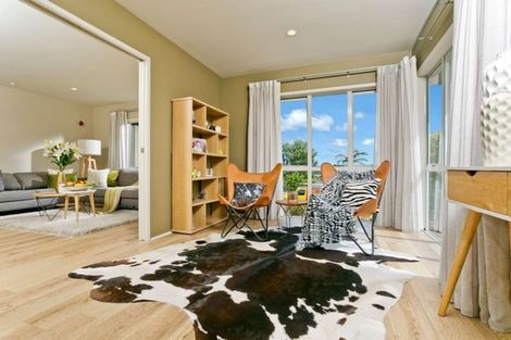 Photo of property in 51 Kittiwake Drive, Schnapper Rock, Auckland, 0632