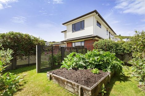 Photo of property in 189 Woodman Drive, Tawa, Wellington, 5028
