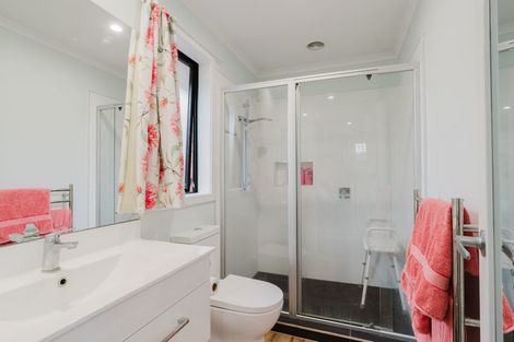 Photo of property in 14 Te Tiireke Drive, Glenview, Hamilton, 3206