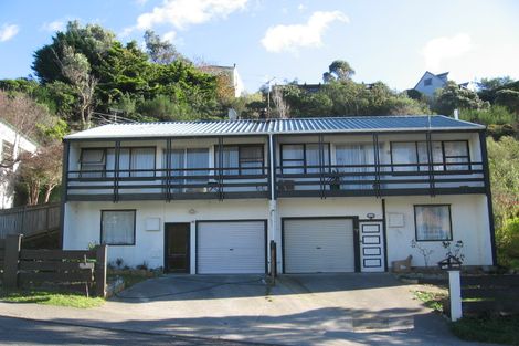 Photo of property in 105 Churton Drive, Churton Park, Wellington, 6037