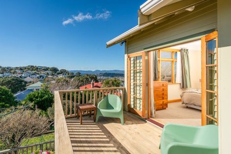 Photo of property in 97 Creswick Terrace, Northland, Wellington, 6012