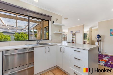 Photo of property in 4 Croftview Road, Wattle Downs, Auckland, 2103