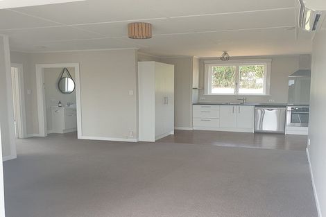Photo of property in 15 Awaroa Road, Helensville, 0800
