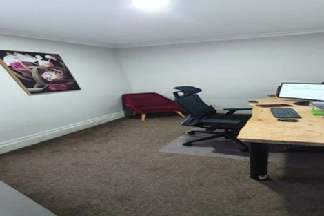 Photo of property in 2/34 Valley View Road, Glenfield, Auckland, 0629