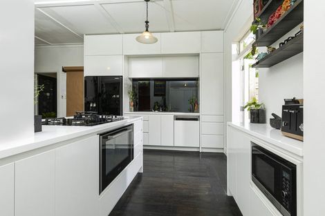 Photo of property in 5 Don Buck Road, Henderson, Auckland, 0614