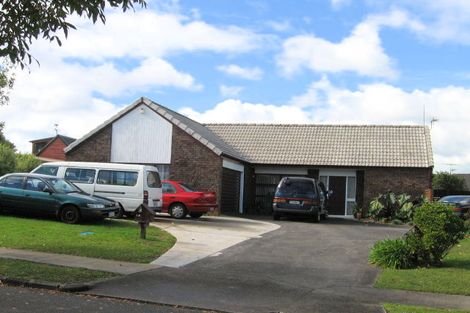 Photo of property in 2/12 Kallaroo Place, Botany Downs, Auckland, 2010