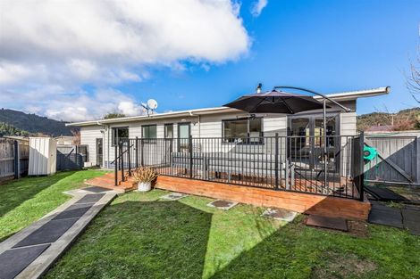 Photo of property in 35 Grimsby Grove, Wainuiomata, Lower Hutt, 5014