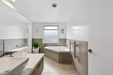 Photo of property in 11 Mer Place, Bay View, Napier, 4104
