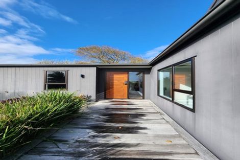 Photo of property in 136 Wairau Road, Oakura, New Plymouth, 4374