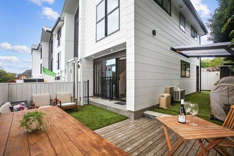 Photo of property in 6/2 Jadewynn Drive, Massey, Auckland, 0614