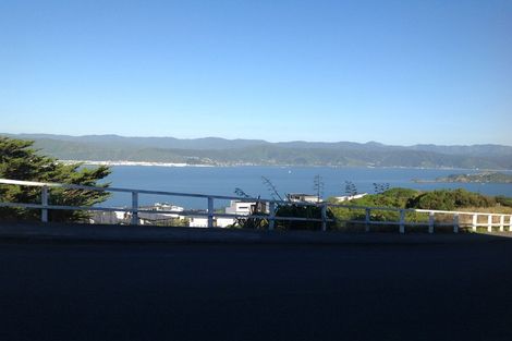 Photo of property in 36b Tamworth Crescent, Newlands, Wellington, 6037