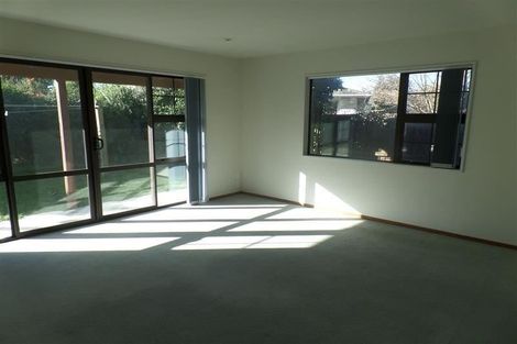 Photo of property in 5 Broadfell Avenue, Avonhead, Christchurch, 8042