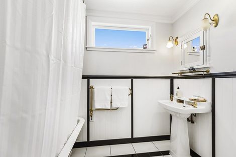 Photo of property in 99 The Parade, Island Bay, Wellington, 6023