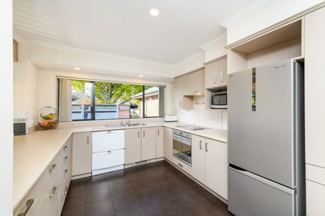 Photo of property in 12 Mana Place, Awapuni, Palmerston North, 4412