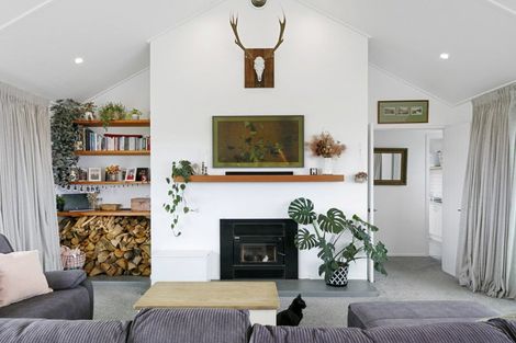 Photo of property in 48 Edge Hill, Acacia Bay, Taupo, 3385