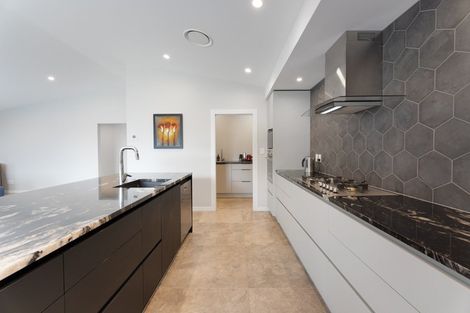 Photo of property in 16 Ivy Lane, Kelvin Grove, Palmerston North, 4414