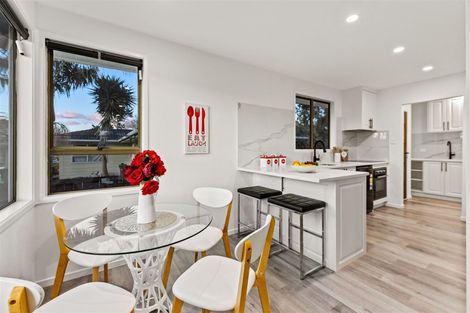 Photo of property in 2 Forest Hill Road, Henderson, Auckland, 0612