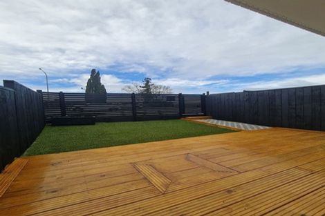 Photo of property in 3/532 Glenfield Road, Glenfield, Auckland, 0629