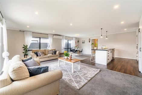 Photo of property in 36 Te Kaeaea Crescent, Wallaceville, Upper Hutt, 5018