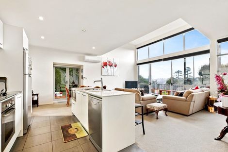 Photo of property in 76h Edmonton Road, Henderson, Auckland, 0612