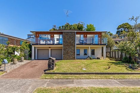 Photo of property in 9 Robin Lane, Browns Bay, Auckland, 0630