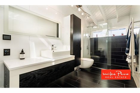 Photo of property in 258 Shaw Road, Titirangi, Auckland, 0604