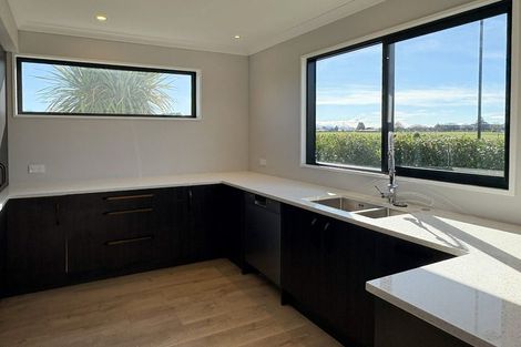 Photo of property in 16 Koral Lane, Broomfield, Christchurch, 8042