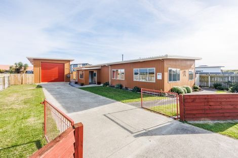 Photo of property in 3 Forbes Road, Foxton Beach, Foxton, 4815