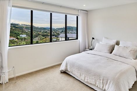 Photo of property in 33 Holystone Road, Whitby, Porirua, 5024