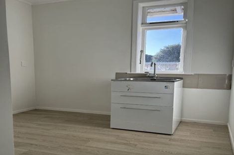 Photo of property in 73 Kauri Street, Miramar, Wellington, 6022