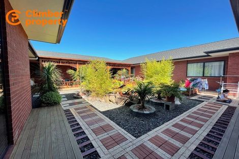 Photo of property in 12 Te Awa Place, Red Beach, 0932