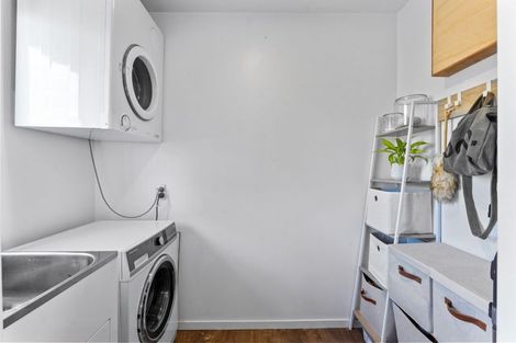 Photo of property in 20 Albert Street, Leigh, 0985