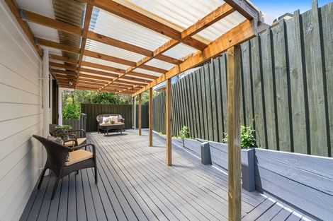 Photo of property in 2/20 Bronzewing Terrace, Unsworth Heights, Auckland, 0632