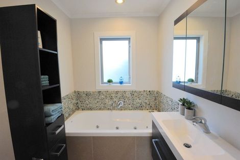 Photo of property in 24 Kiteroa Terrace, Rothesay Bay, Auckland, 0630