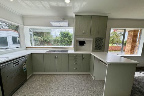 Photo of property in 6 Porter Avenue, Te Atatu South, Auckland, 0610