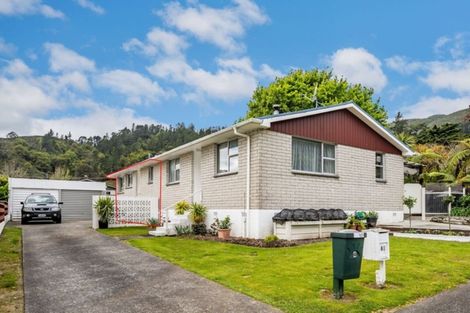 Photo of property in 4 Helvetia Grove, Naenae, Lower Hutt, 5011