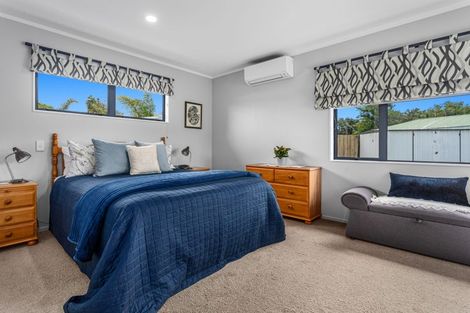 Photo of property in 21 Edgewater Grove, Whakatane, 3120