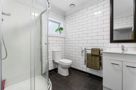 Photo of property in 2/52 Maxwelton Drive, Mairangi Bay, Auckland, 0630