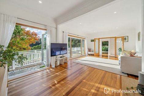Photo of property in 31 Walter Road, Lowry Bay, Lower Hutt, 5013