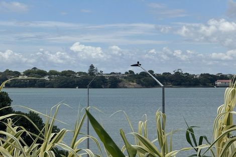 Photo of property in 27 Heath Avenue, Northcote, Auckland, 0627