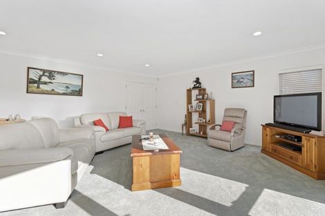 Photo of property in 22 Waiwherowhero Drive, St Andrews, Hamilton, 3200