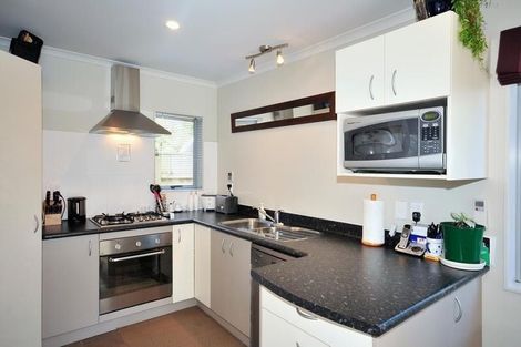 Photo of property in 47b Lyndfield Lane, Newlands, Wellington, 6037