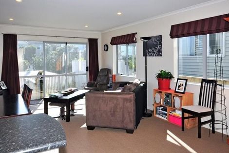Photo of property in 47b Lyndfield Lane, Newlands, Wellington, 6037