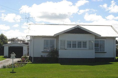 Photo of property in 7 Ngahina Street, Marton, 4710