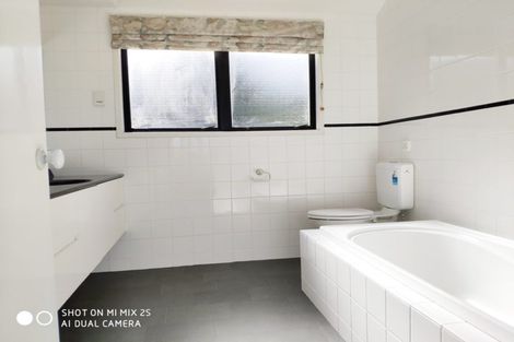 Photo of property in 10 Forsythe Place, Massey, Auckland, 0614