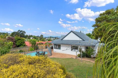 Photo of property in 129 Stapleford Crescent, Browns Bay, Auckland, 0630