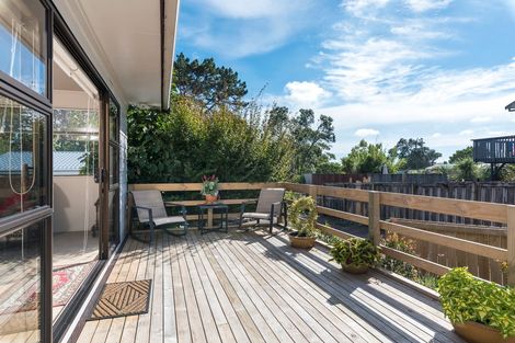 Photo of property in 40 Pokapu Street, Titirangi, Auckland, 0600